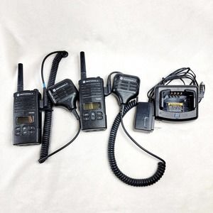 2 Motorola RDX RDU2080d UHF 8 Channel Handheld Radios W/ Charger - WORKING